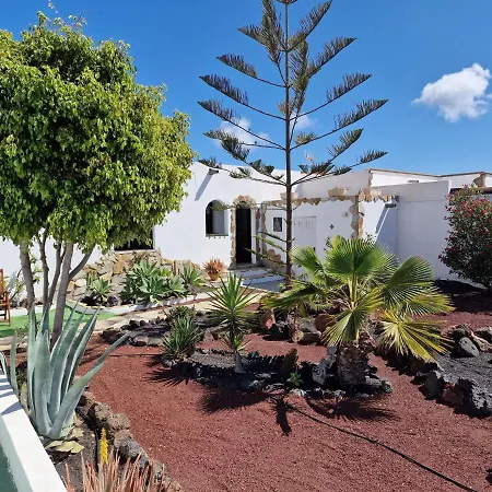 Villa Casa 56 El Palomar, 3 Bed ,playa Blanca ,large Private Gardens Heated Pool *